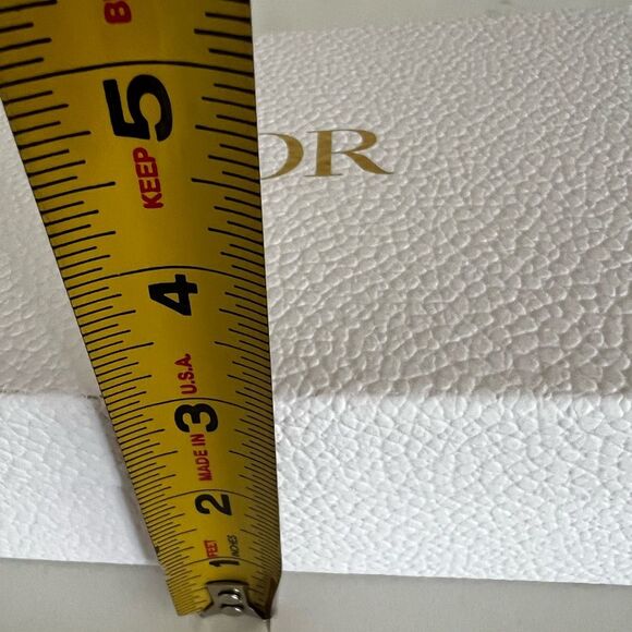 Dior White Pebble Grain Gift Box with Tissue and Card Envelope 6X9x3 Authentic - Picture 8 of 9